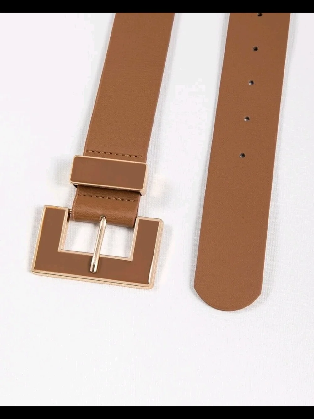Stylish Tan Leather Belt with Gold 'E' Buckle